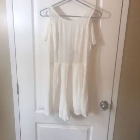 Alythea Peoples Nation White Romper Medium NWT - Picture 8 of 11